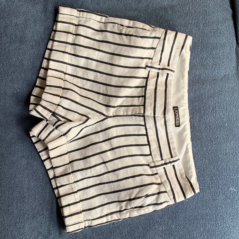 Express women’s size 2 dress shorts, white and black stripe